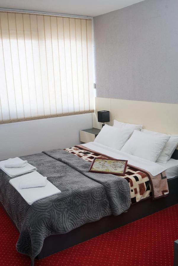 Rooms S&S Milicevic U Strogom Centru Aleksandrovca Aleksandrovac Esterno foto